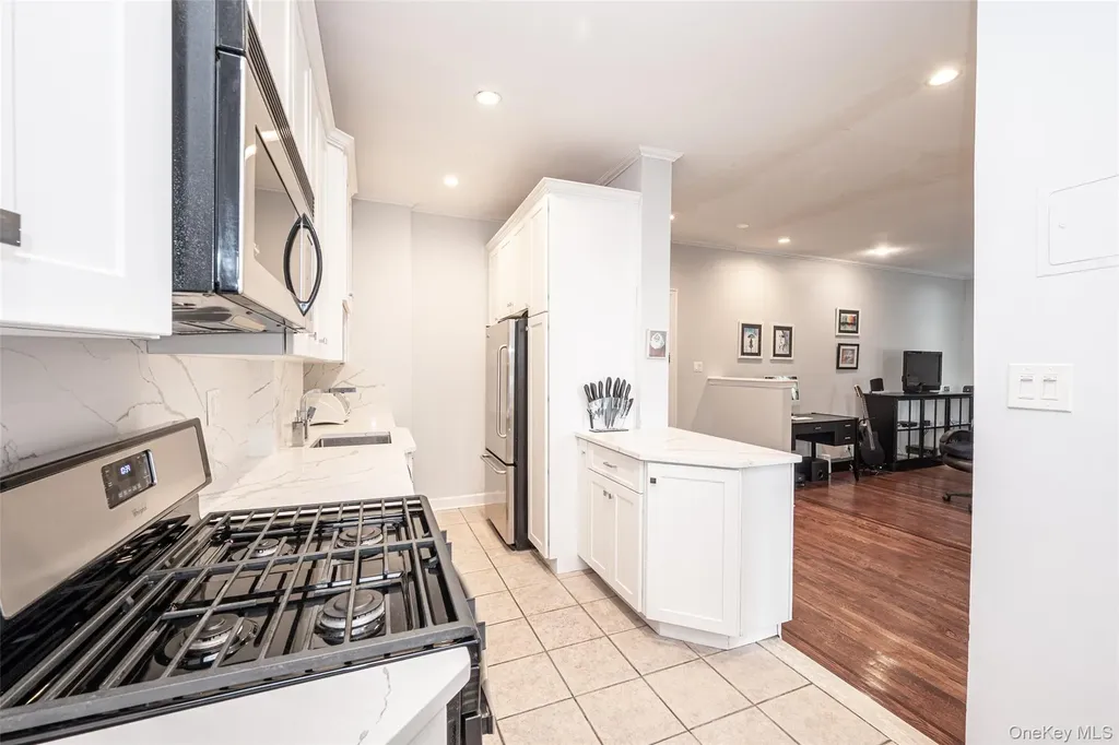 37 Brompton Road Great Neck NY 11021