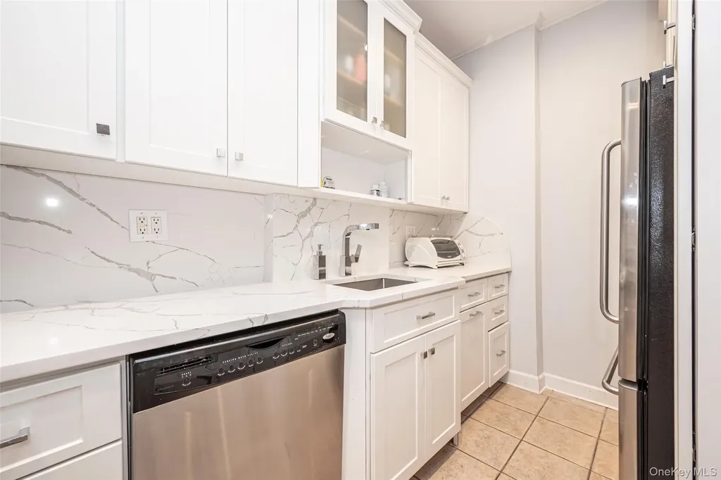 37 Brompton Road Great Neck NY 11021