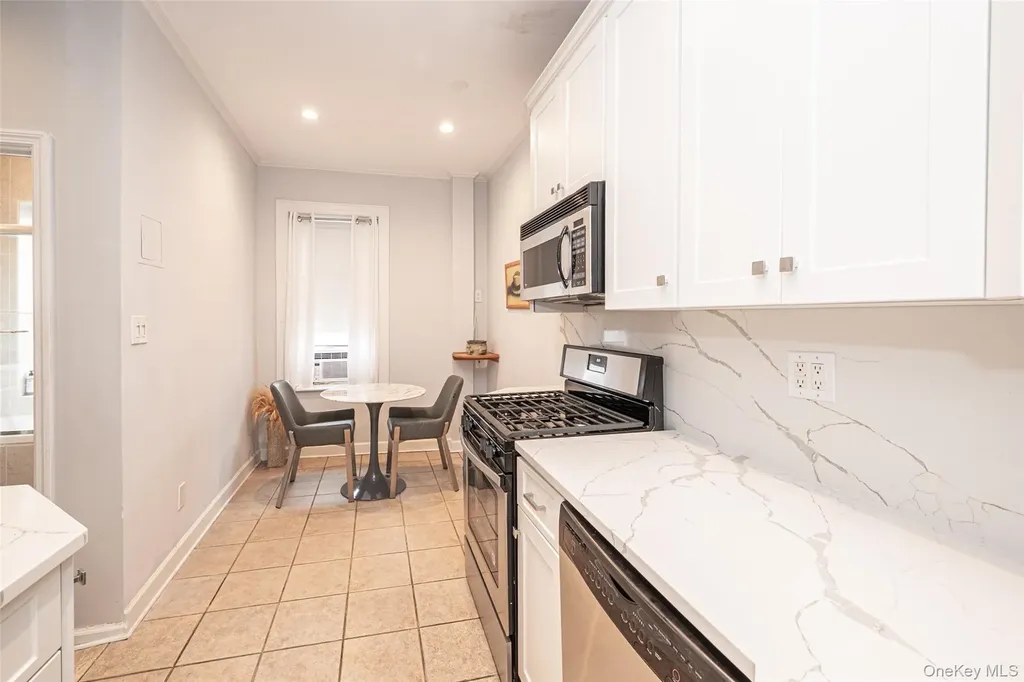 37 Brompton Road Great Neck NY 11021