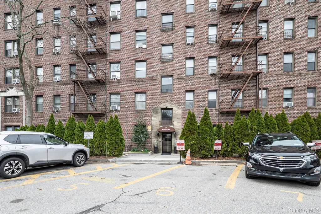 37 Brompton Road Great Neck NY 11021