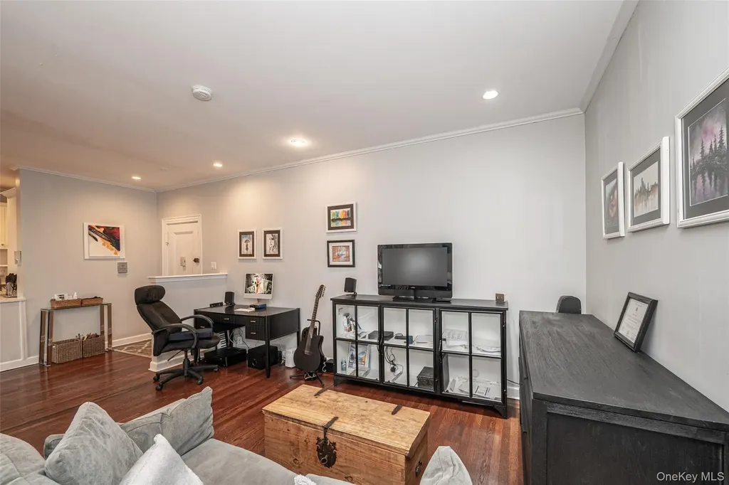 37 Brompton Road Great Neck NY 11021