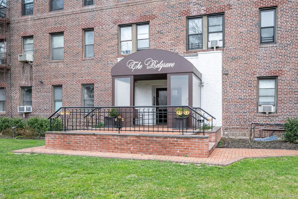 37 Brompton Road Great Neck NY 11021