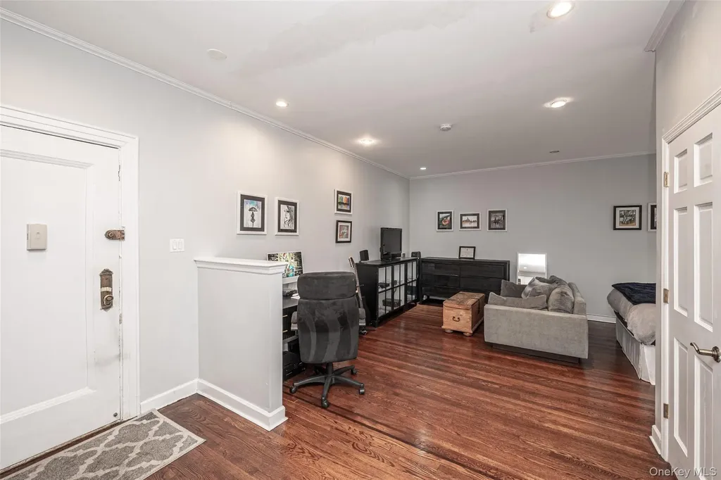 37 Brompton Road Great Neck NY 11021