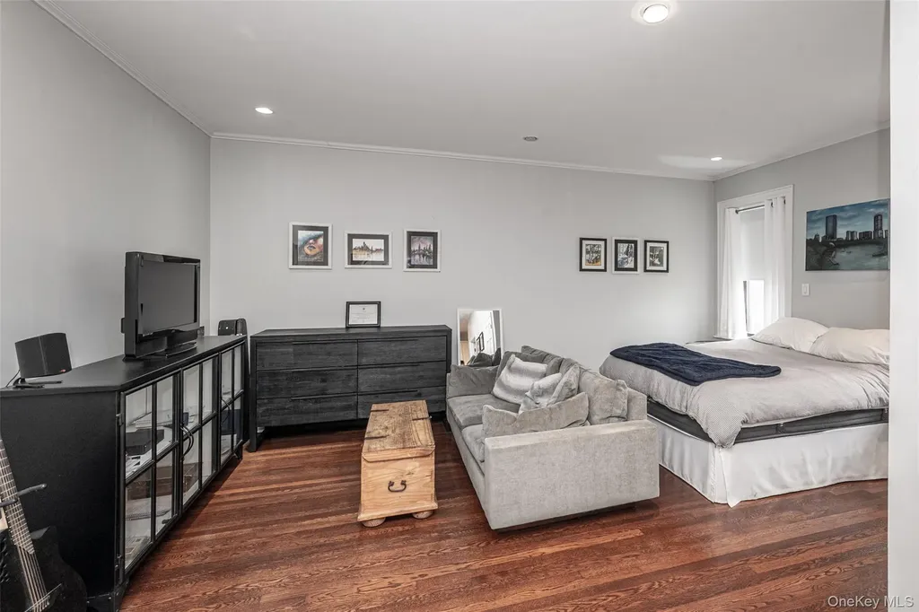 37 Brompton Road Great Neck NY 11021