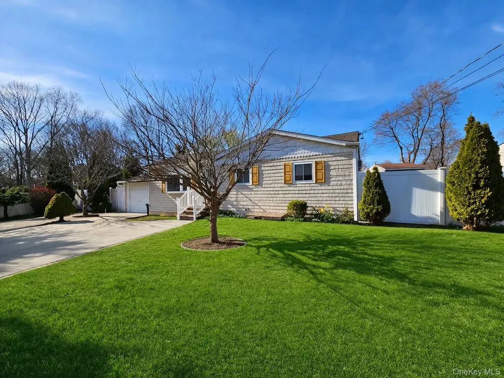 56 Applegate Drive Central Islip NY 11722