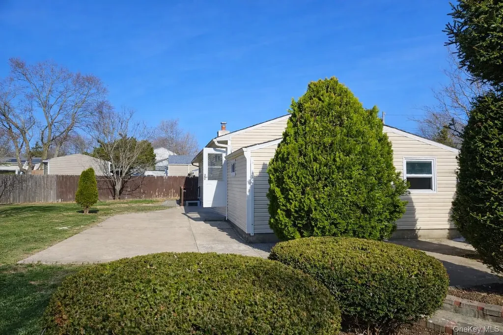 56 Applegate Drive Central Islip NY 11722