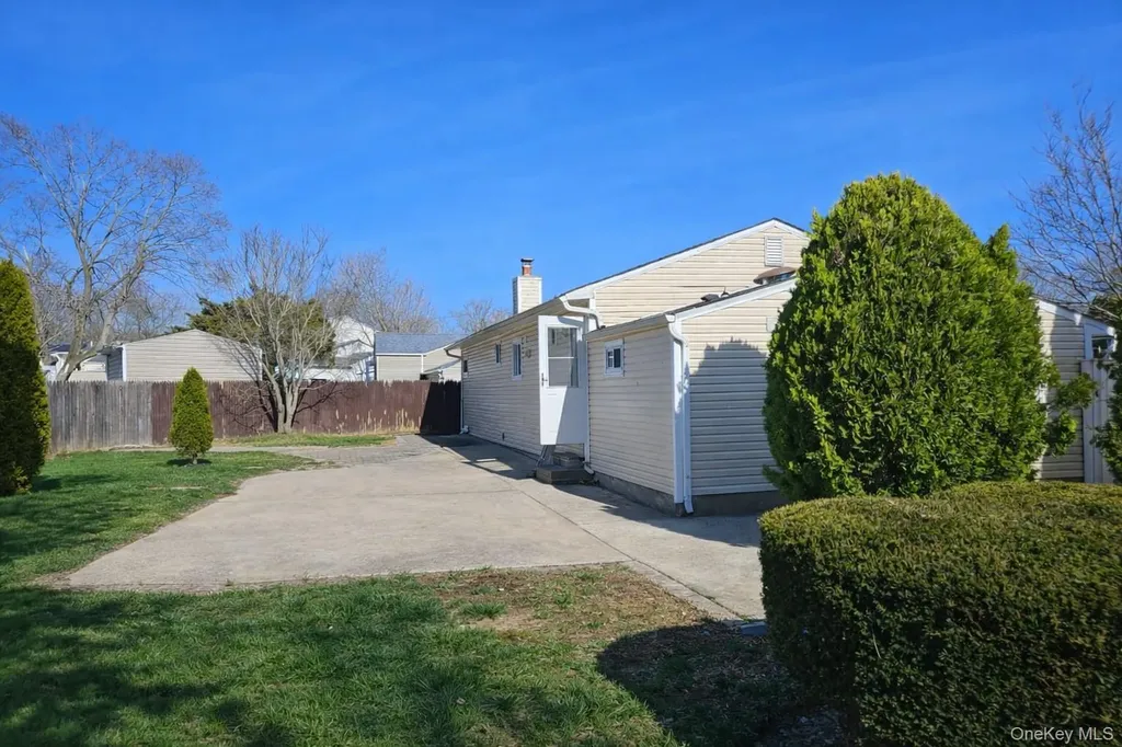 56 Applegate Drive Central Islip NY 11722