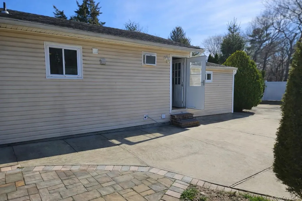 56 Applegate Drive Central Islip NY 11722