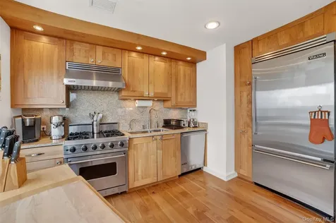 5 Renaissance Square White Plains NY 10601