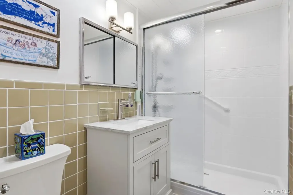 3 Foster Avenue Hampton Bays NY 11946
