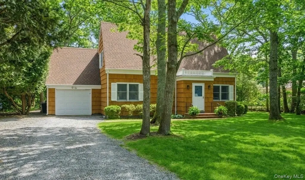 3 Foster Avenue Hampton Bays NY 11946