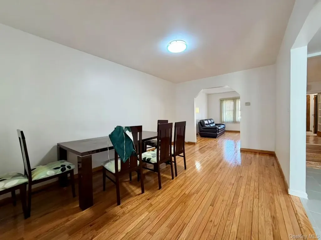 4716 189th Street Flushing NY 11358