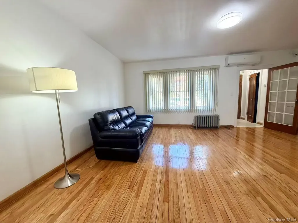 4716 189th Street Flushing NY 11358