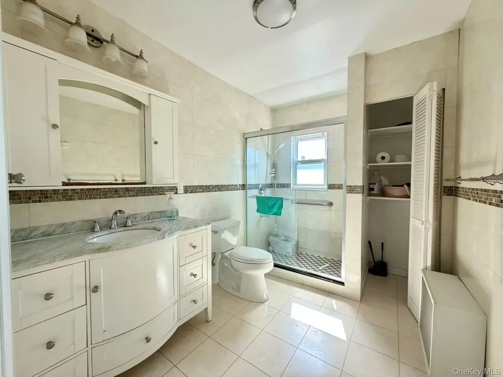 4716 189th Street Flushing NY 11358