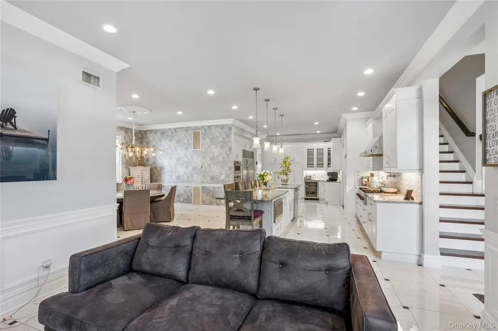 503 Cold Spring Road Laurel Hollow NY 11791