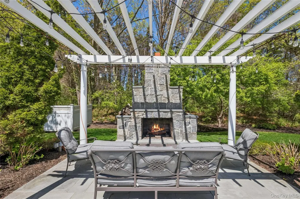 503 Cold Spring Road Laurel Hollow NY 11791