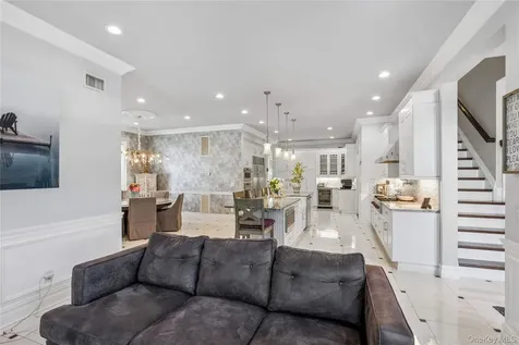 503 Cold Spring Road Laurel Hollow NY 11791