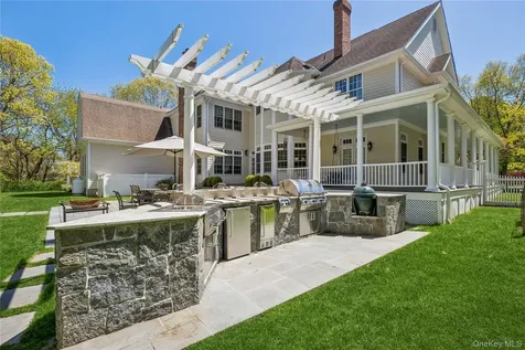 503 Cold Spring Road Laurel Hollow NY 11791