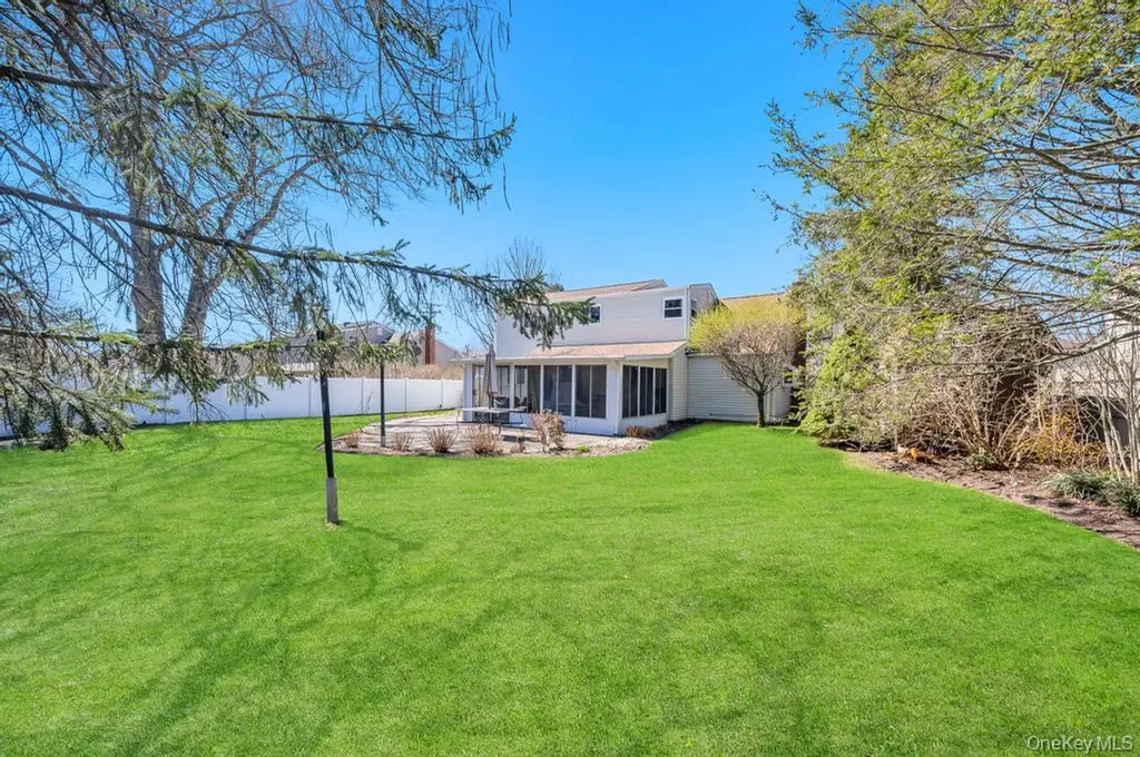 11 Biscayne Drive Selden NY 11784