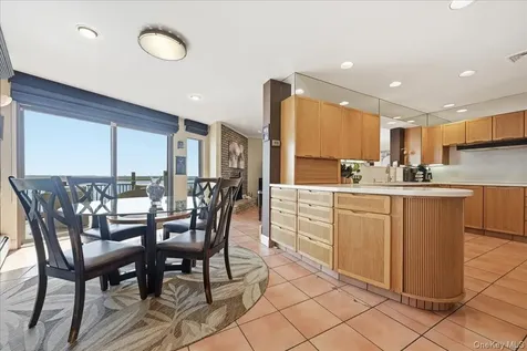648 Nassau Avenue Freeport NY 11520