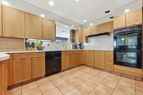 648 Nassau Avenue Freeport NY 11520