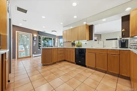 648 Nassau Avenue Freeport NY 11520