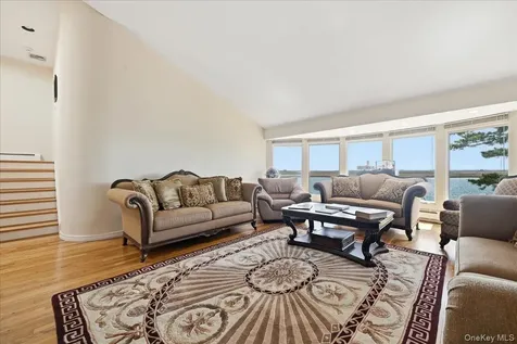 648 Nassau Avenue Freeport NY 11520