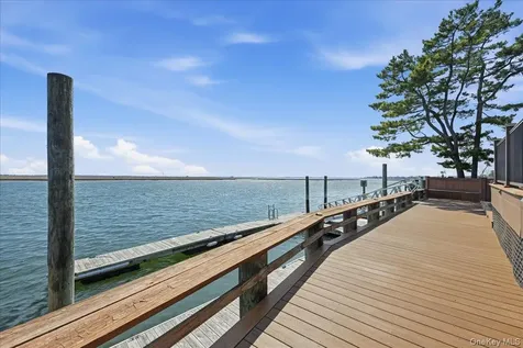 648 Nassau Avenue Freeport NY 11520