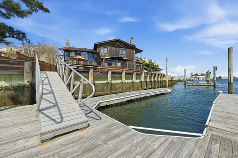648 Nassau Avenue Freeport NY 11520