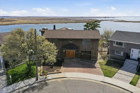 648 Nassau Avenue Freeport NY 11520
