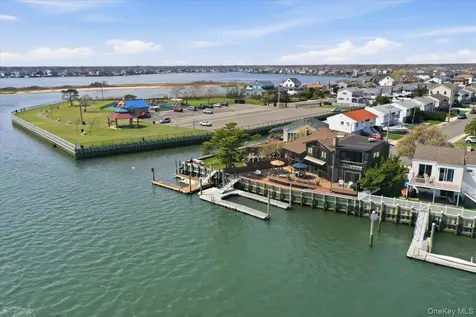 648 Nassau Avenue Freeport NY 11520