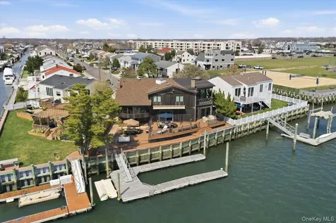 648 Nassau Avenue Freeport NY 11520