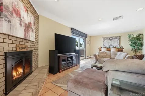 648 Nassau Avenue Freeport NY 11520