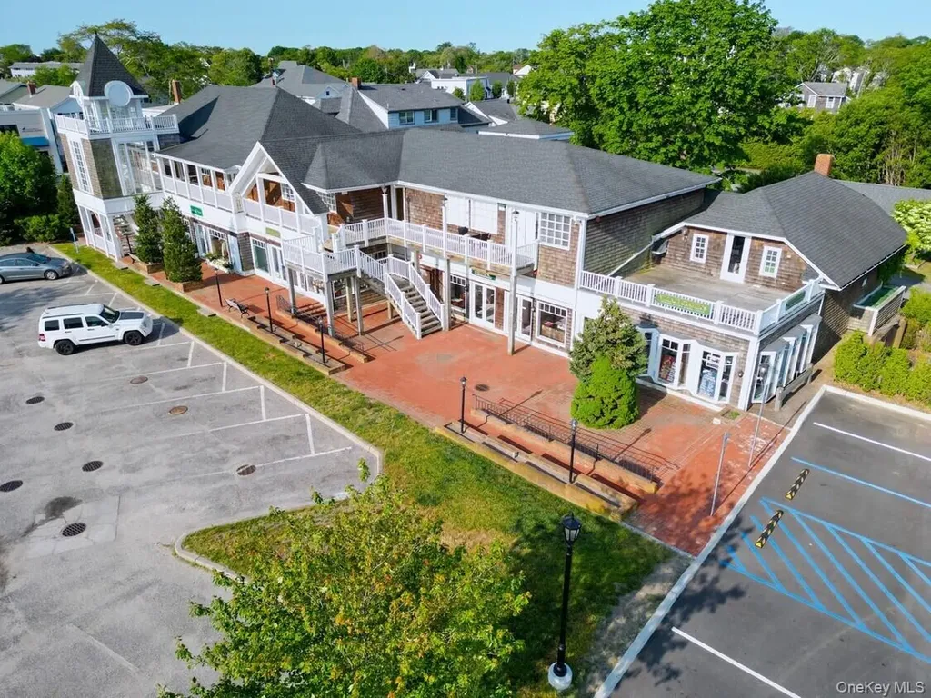 132 Main Street Westhampton Beach NY 11978