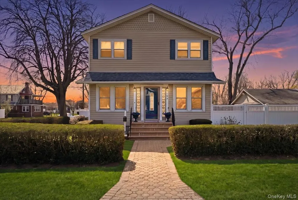 197 S 4th Street Lindenhurst NY 11757