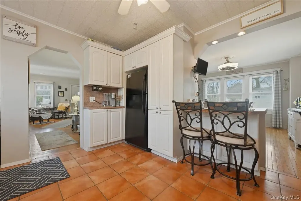 197 S 4th Street Lindenhurst NY 11757