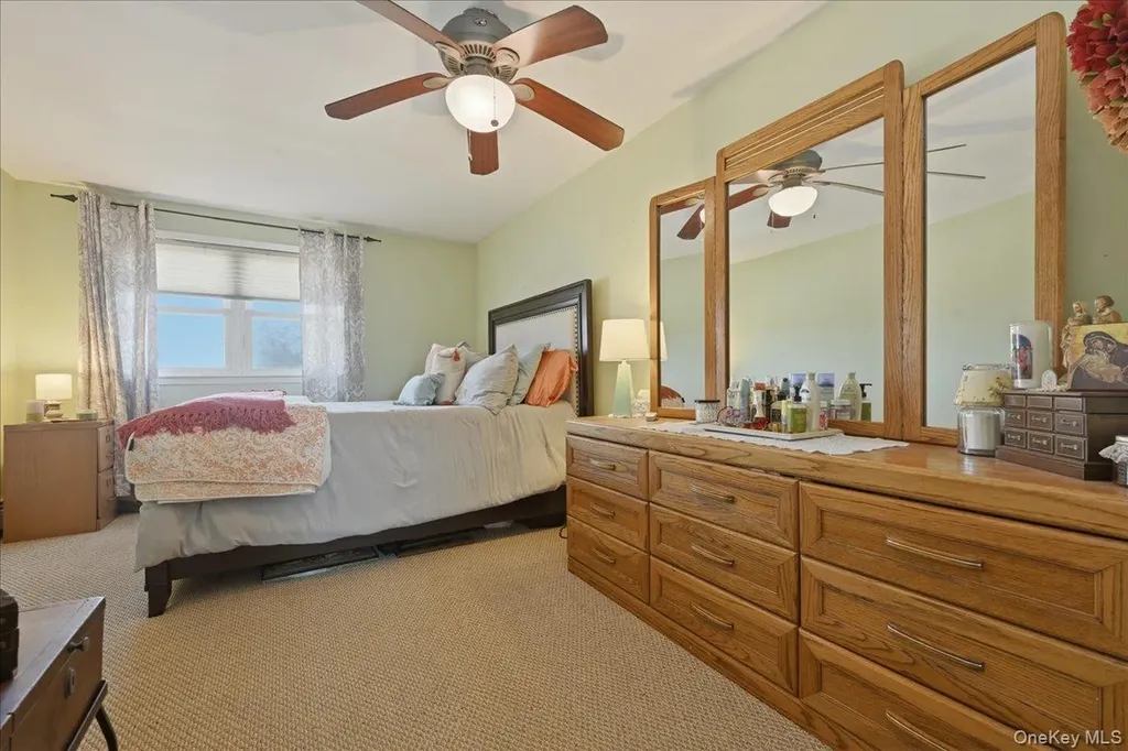 197 S 4th Street Lindenhurst NY 11757