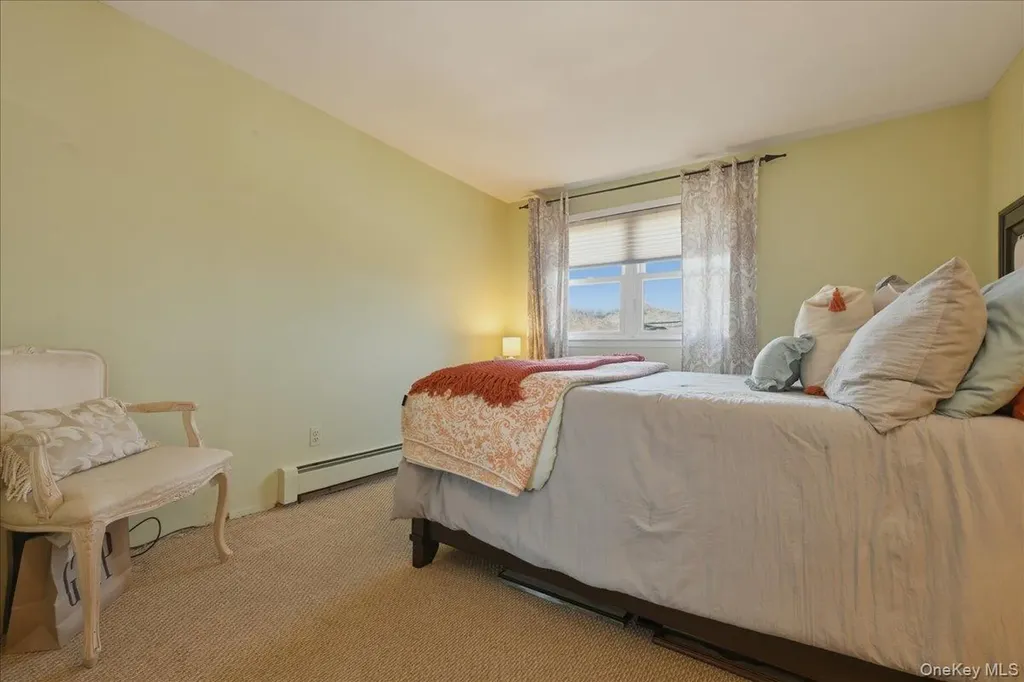 197 S 4th Street Lindenhurst NY 11757