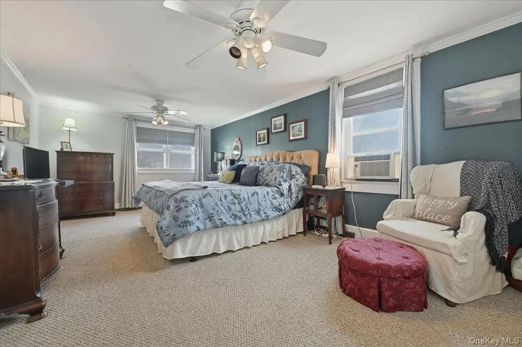 197 S 4th Street Lindenhurst NY 11757