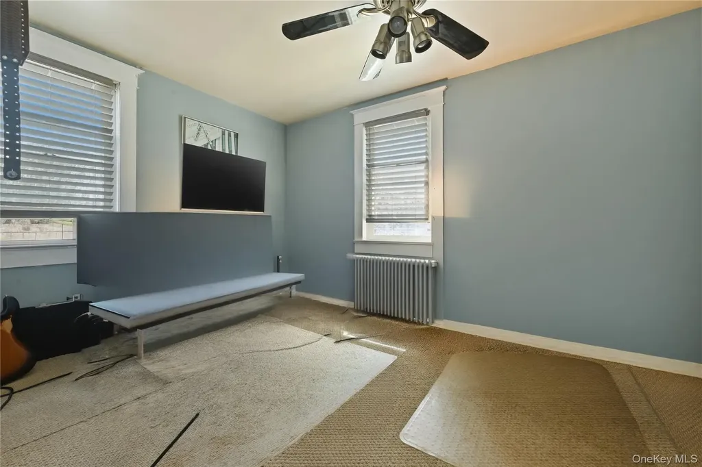 197 S 4th Street Lindenhurst NY 11757