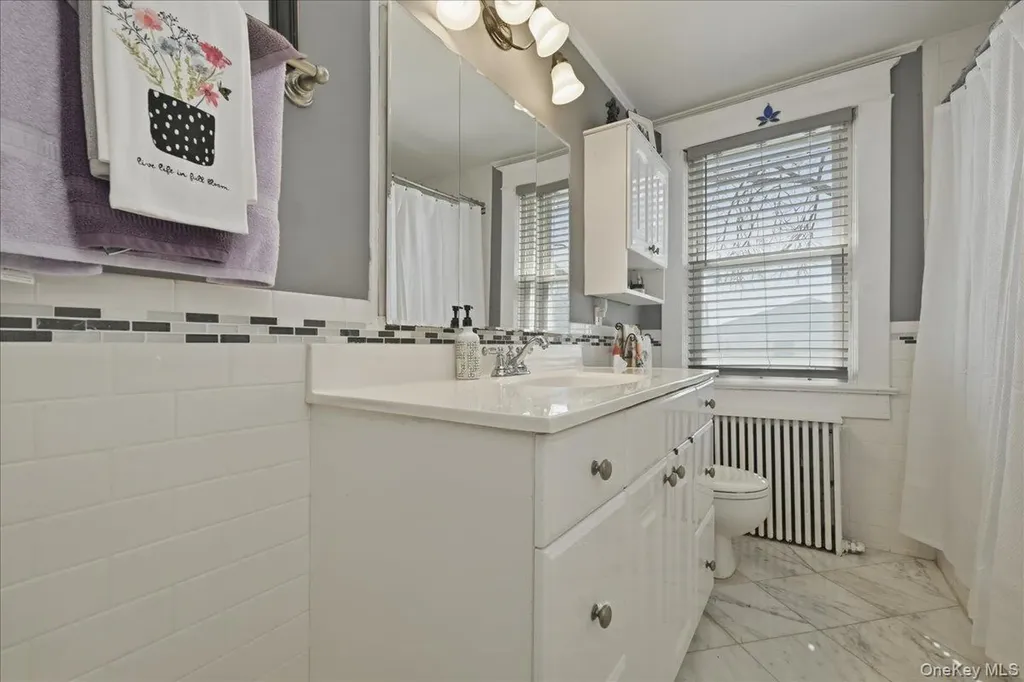 197 S 4th Street Lindenhurst NY 11757