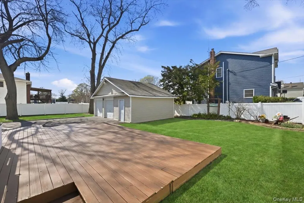 197 S 4th Street Lindenhurst NY 11757
