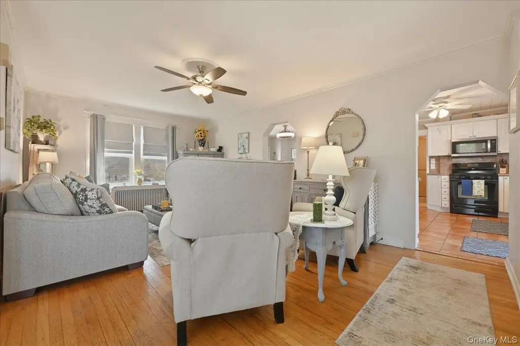 197 S 4th Street Lindenhurst NY 11757