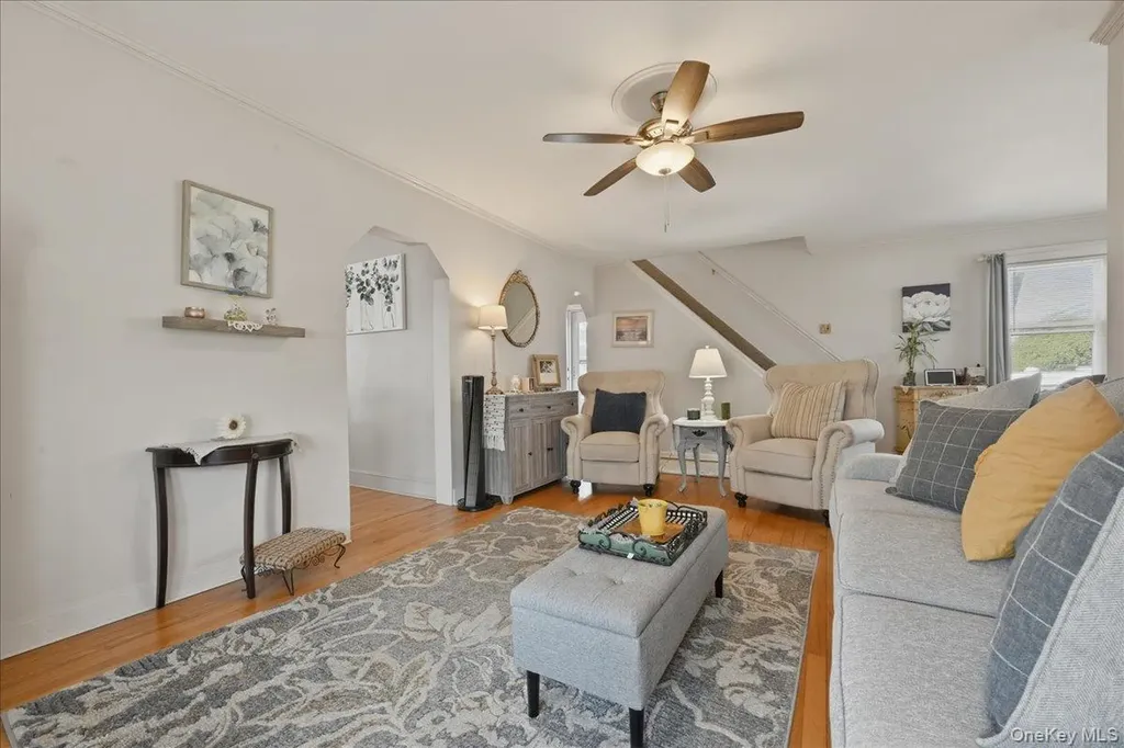 197 S 4th Street Lindenhurst NY 11757