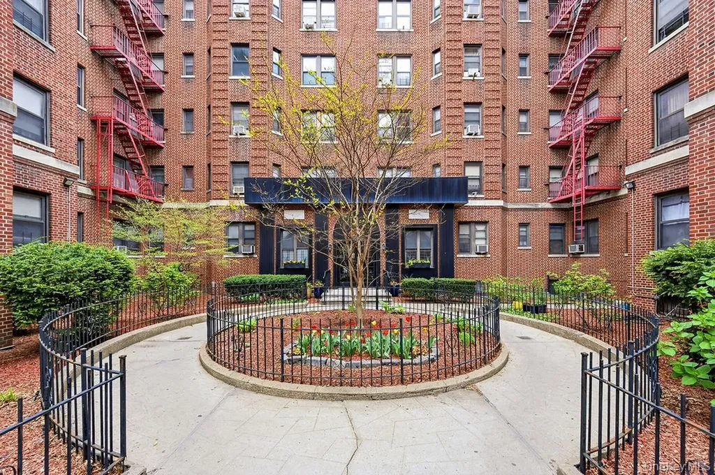 155-01 90th Jamaica NY 11432