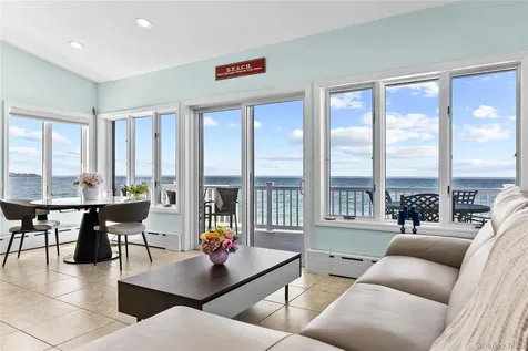 11 Pine Lane Bayville NY 11709