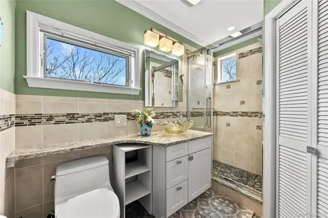 11 Pine Lane Bayville NY 11709