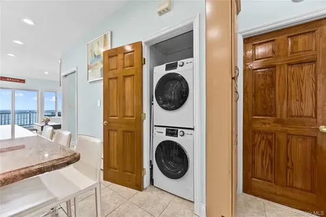 11 Pine Lane Bayville NY 11709
