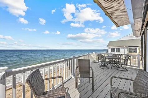 11 Pine Lane Bayville NY 11709
