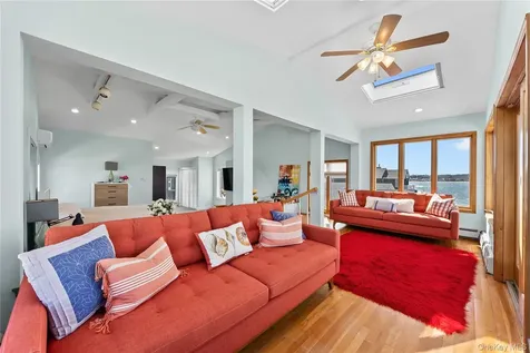 11 Pine Lane Bayville NY 11709